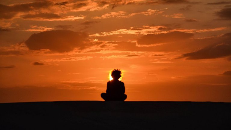 Meditao da ateno plena deveria ser ensinada nas escolas, dizem cientistas